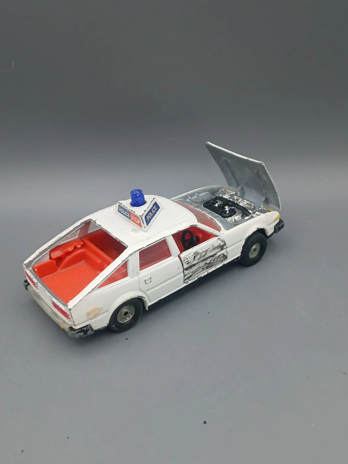Corgi  Vintage Rover 3500 1981 White Police Car