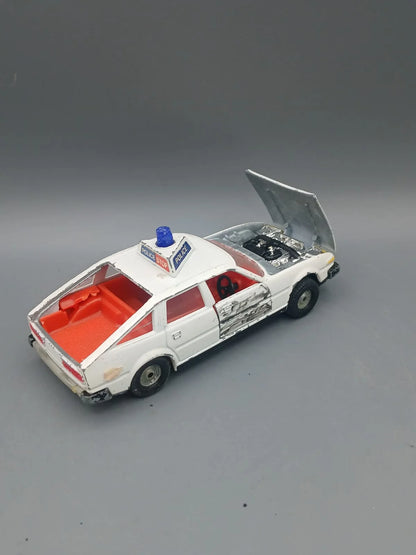 Corgi  Vintage Rover 3500 1981 White Police Car