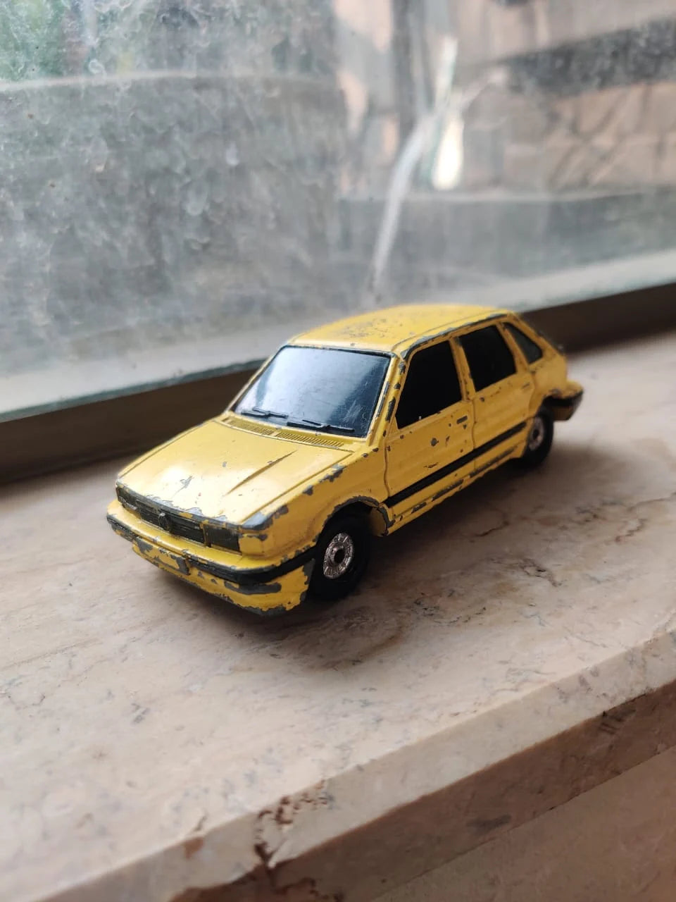 Corgi  Vintage MG Maestro 1600 1983 Yellow