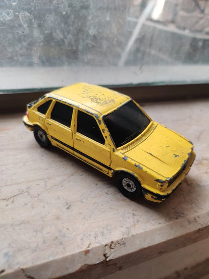 Corgi  Vintage MG Maestro 1600 1983 Yellow