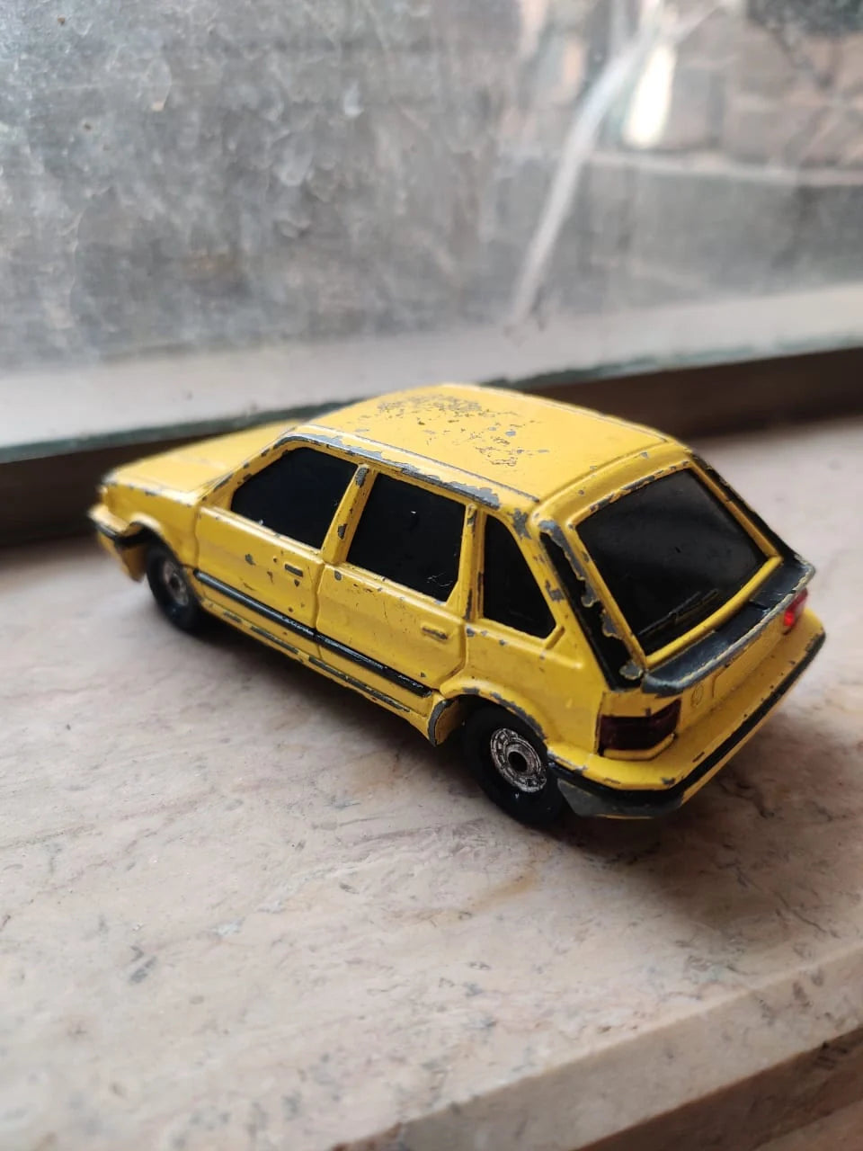 Corgi  Vintage MG Maestro 1600 1983 Yellow