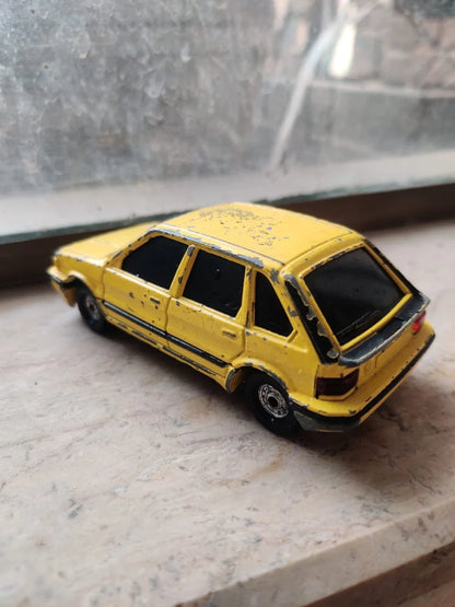Corgi  Vintage MG Maestro 1600 1983 Yellow
