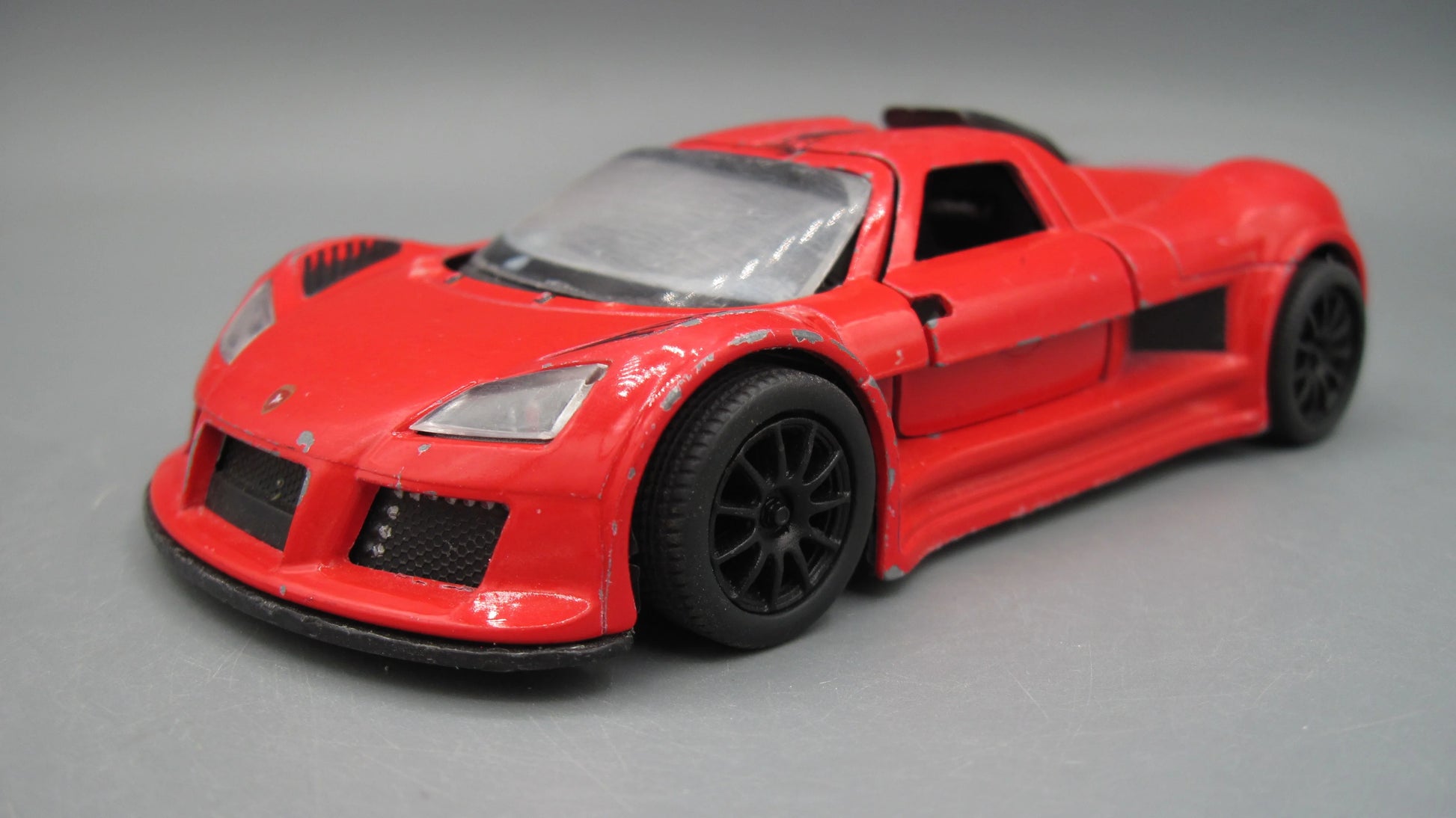 Kinsmart   Gumpert Apollo Sport  Red