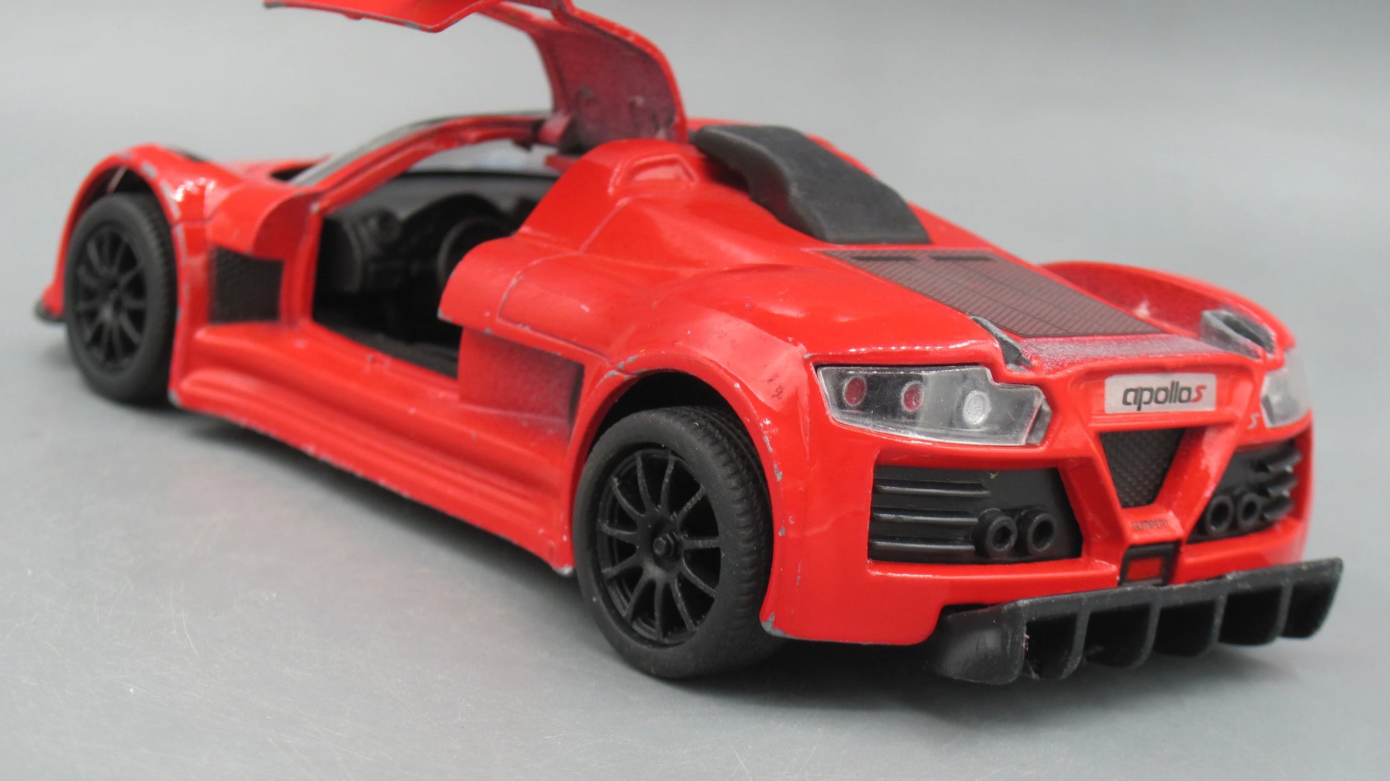 Kinsmart   Gumpert Apollo Sport  Red
