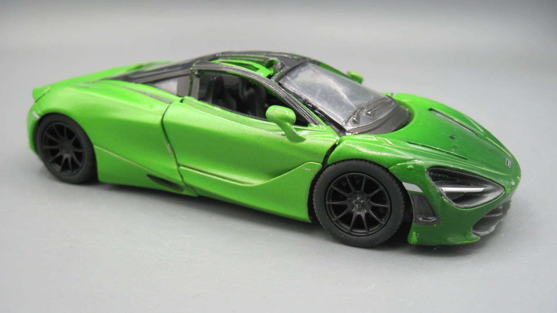 Kinsmart   McLaren 720S  Green