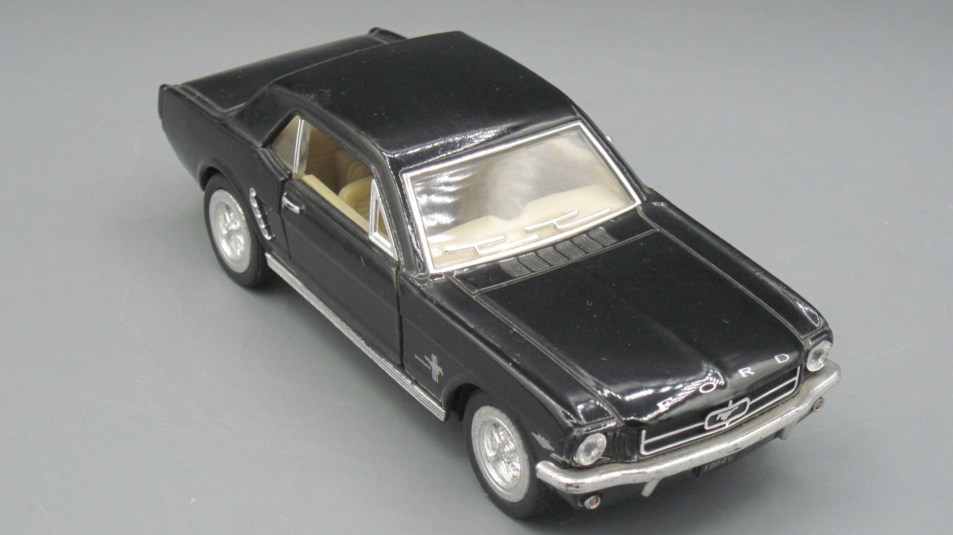 Kinsmart   Ford  Mustang 1964 Black 