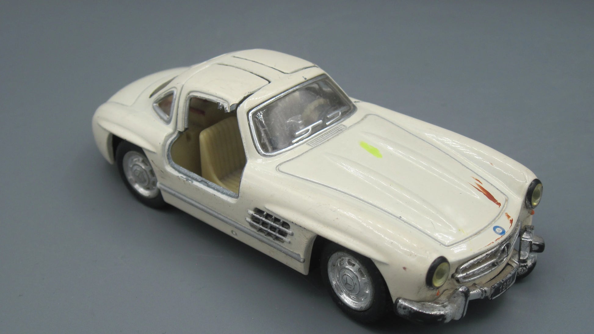 Kinsmart   Mercedes-Benz 300 SL  1954 Beige 