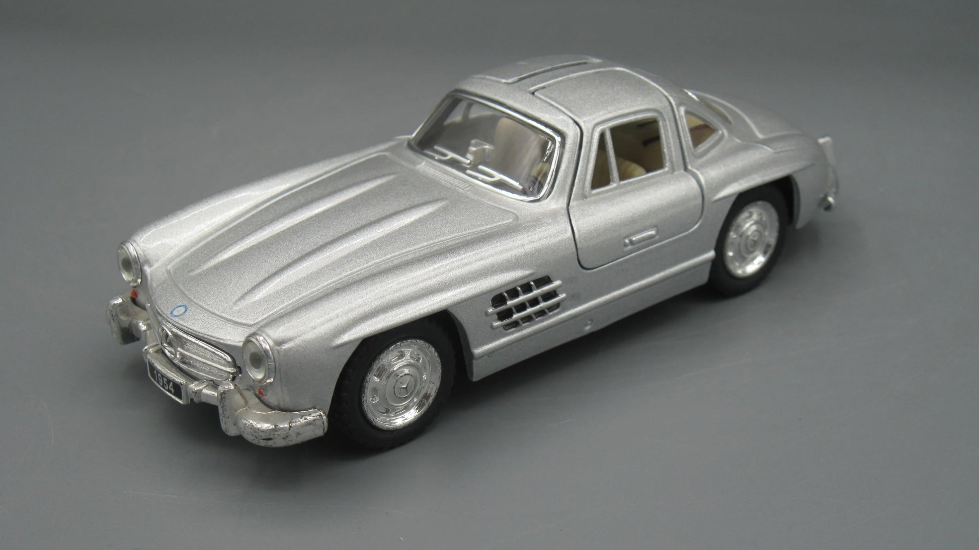 Kinsmart   Mercedes-Benz 300 SL 1954 Silver 