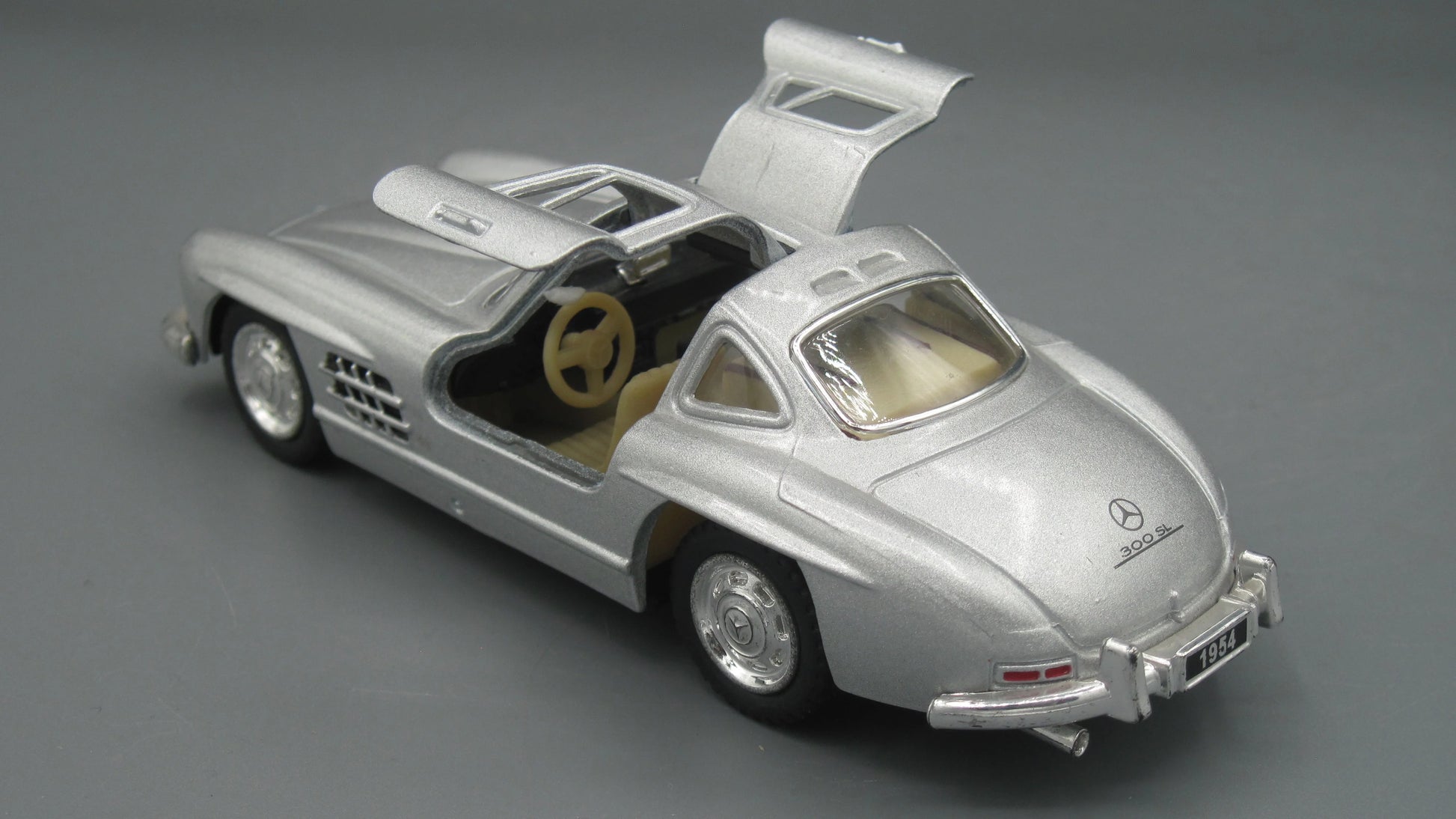 Kinsmart   Mercedes-Benz 300 SL 1954 Silver 