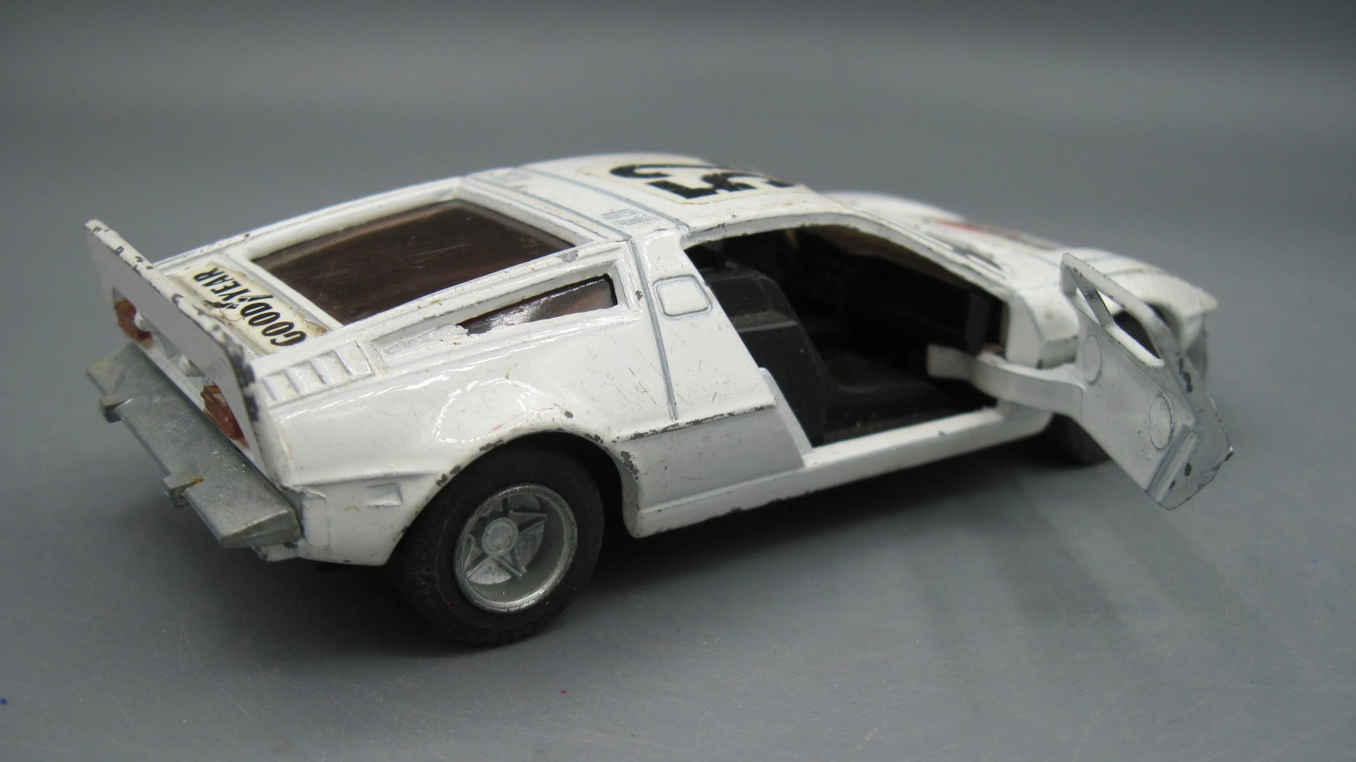 Unbranded   Maserati Bora  White