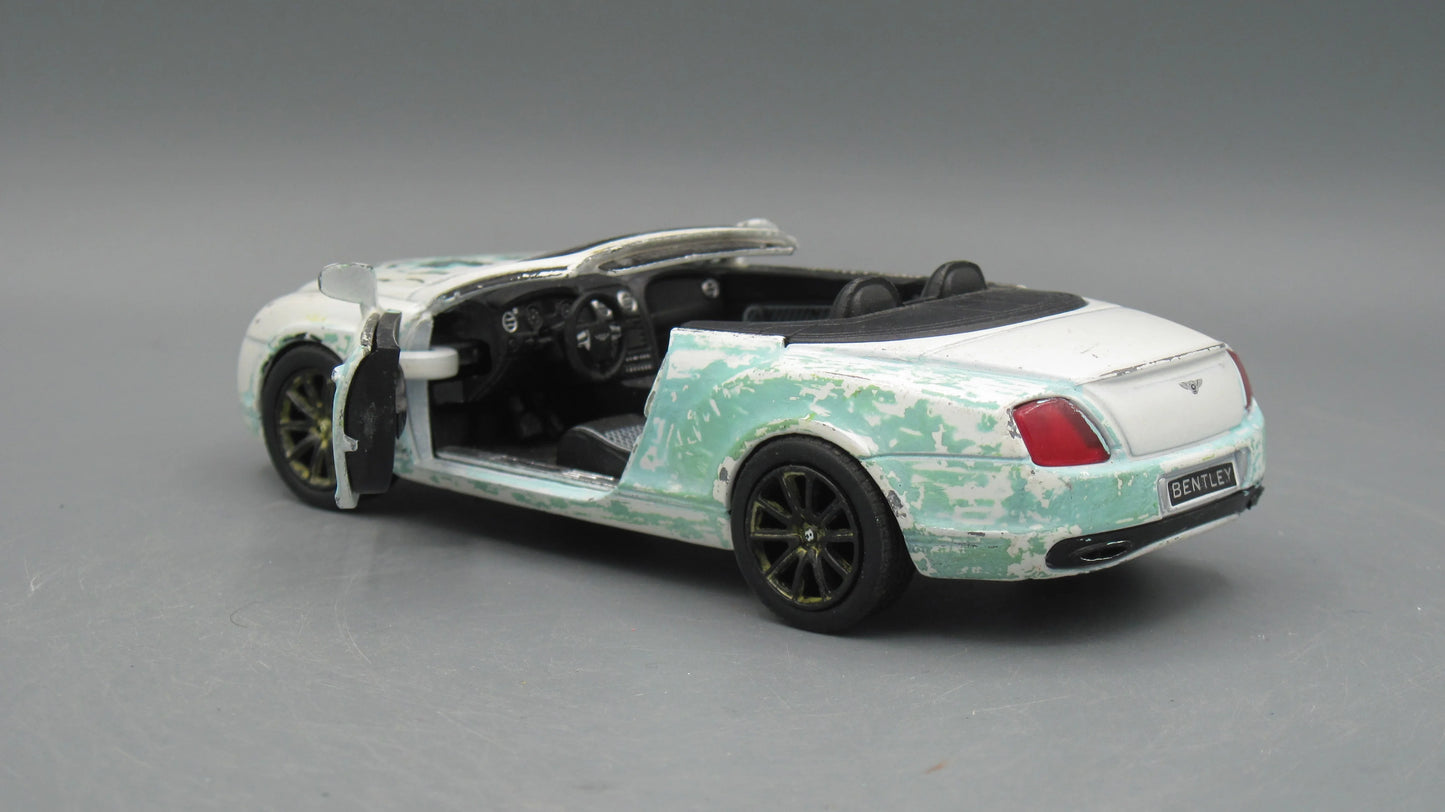 Kinsmart   Bently Continental Supersports Convertible  White