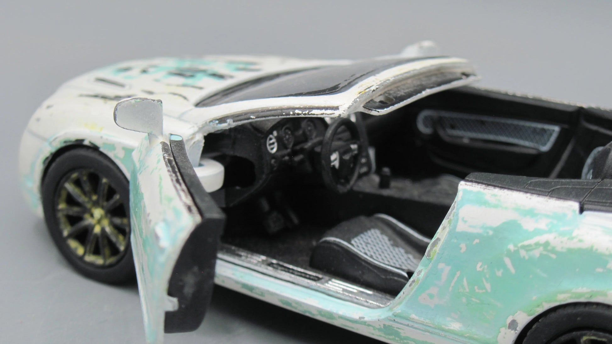 Kinsmart   Bently Continental Supersports Convertible  White