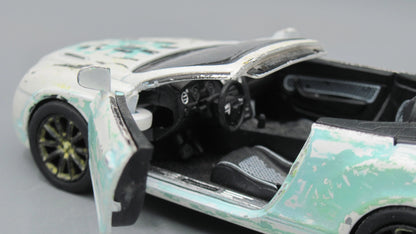 Kinsmart   Bently Continental Supersports Convertible  White