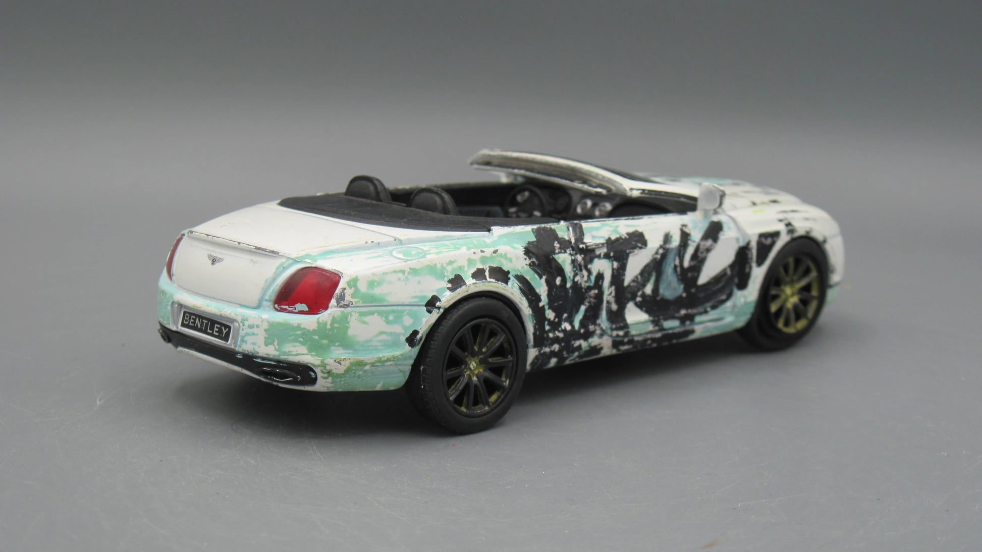 Kinsmart   Bently Continental Supersports Convertible  White