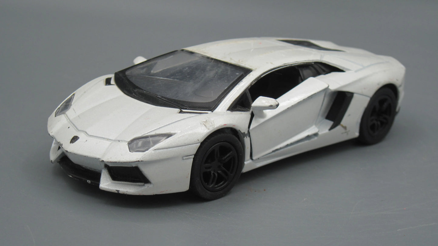 Kinsmart   Lamborghini Aventador LP700-4  Silver