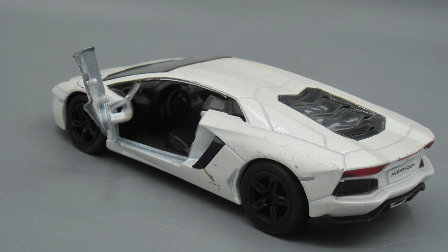 Kinsmart   Lamborghini Aventador LP700-4  Silver