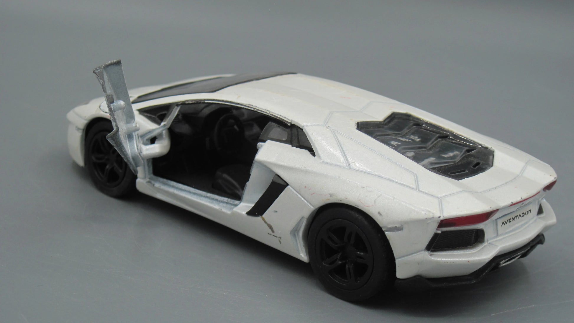 Kinsmart   Lamborghini Aventador LP700-4  Silver