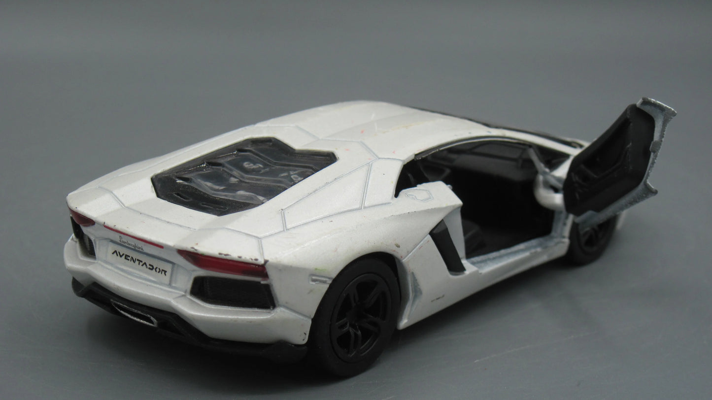 Kinsmart   Lamborghini Aventador LP700-4  Silver