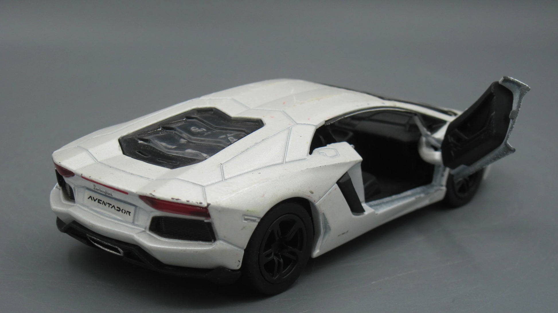 Kinsmart   Lamborghini Aventador LP700-4  Silver