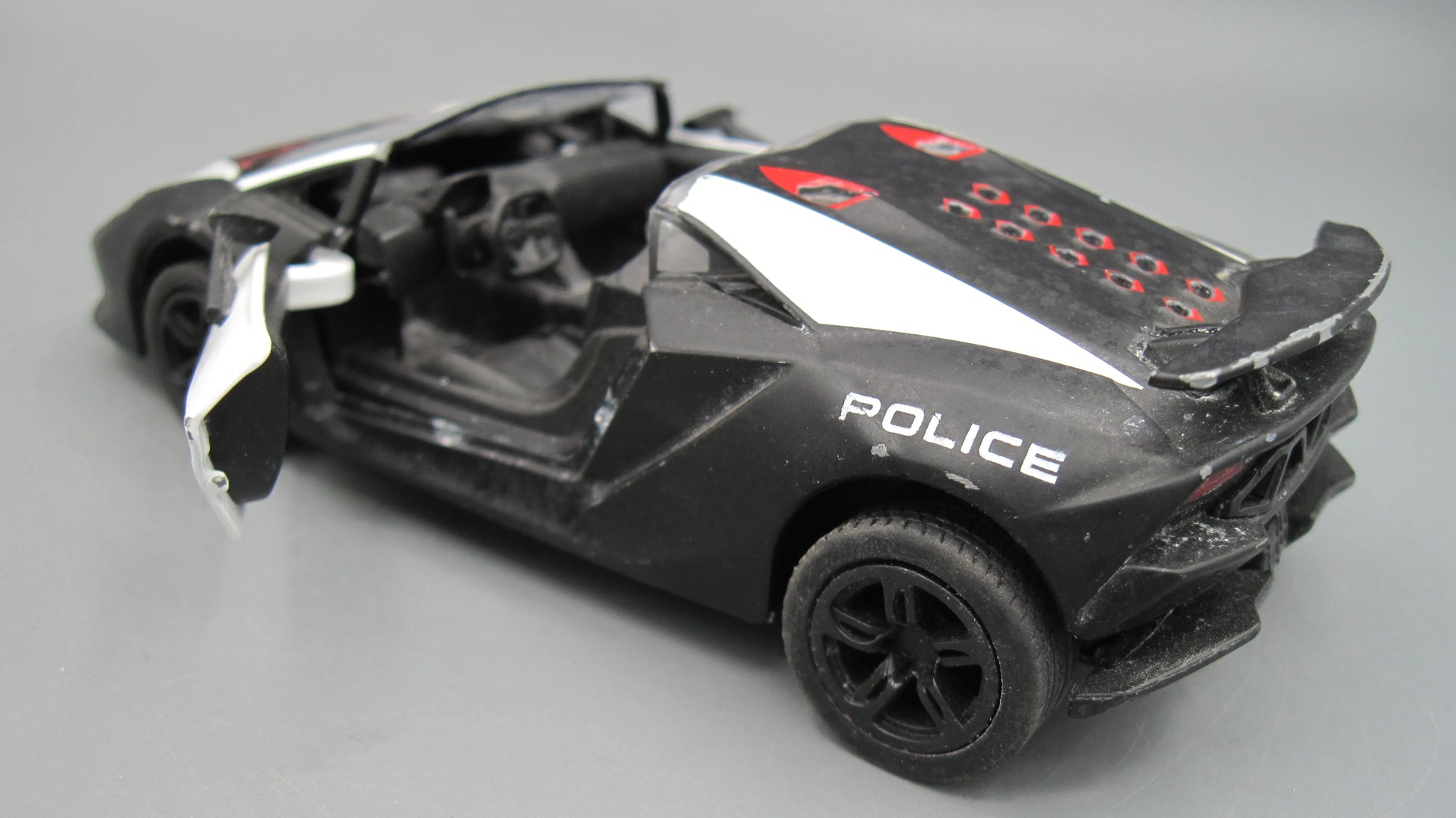 Kinsmart   Lamborghini Sesto Elemento  Black & White Police Car