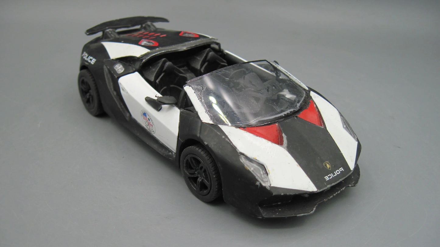 Kinsmart   Lamborghini Sesto Elemento  Black & White Police Car