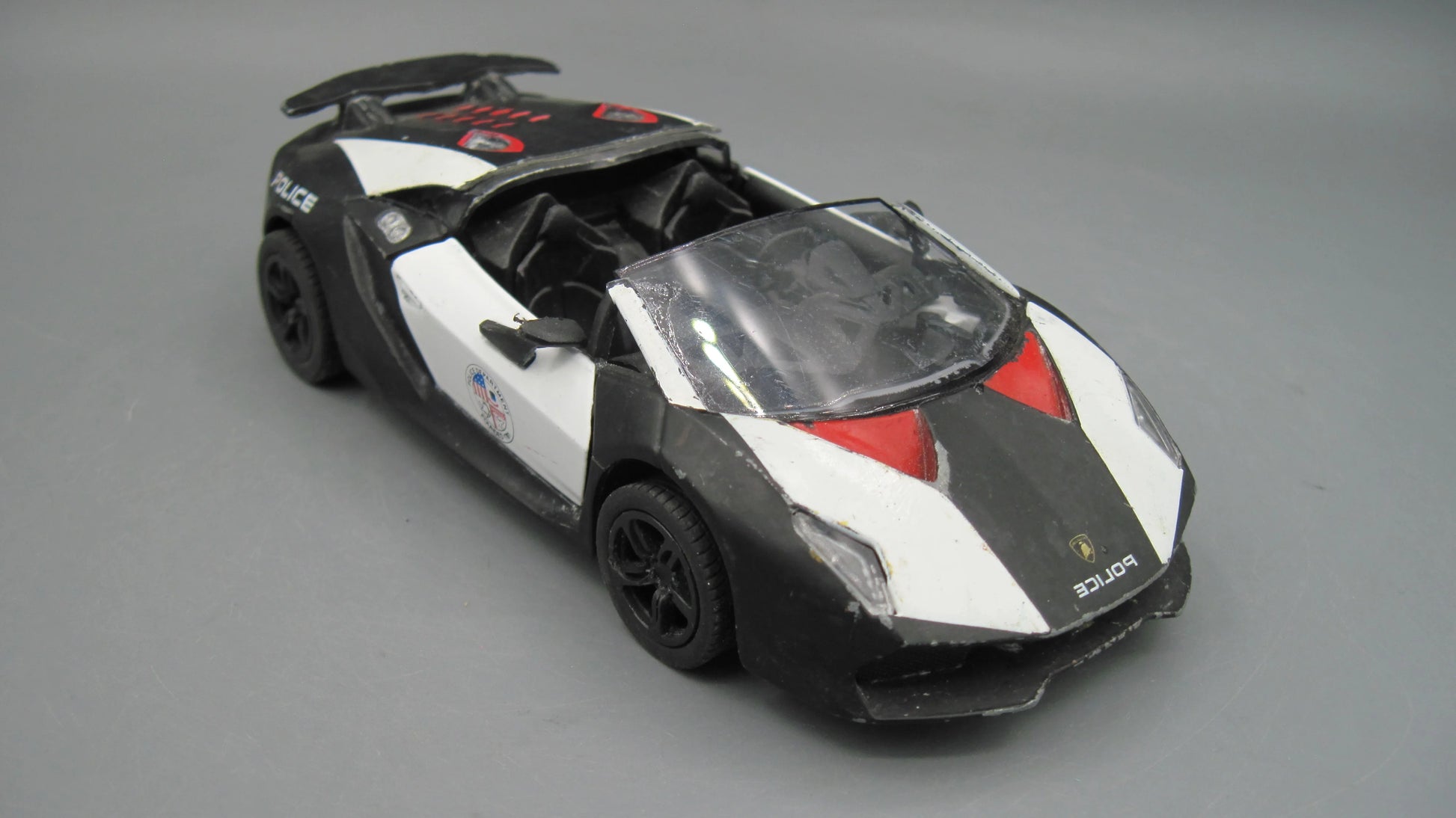 Kinsmart   Lamborghini Sesto Elemento  Black & White Police Car