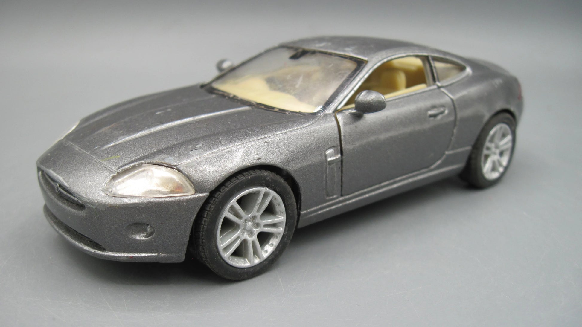 Kinsmart   Jaguar XK Coupe  Silver