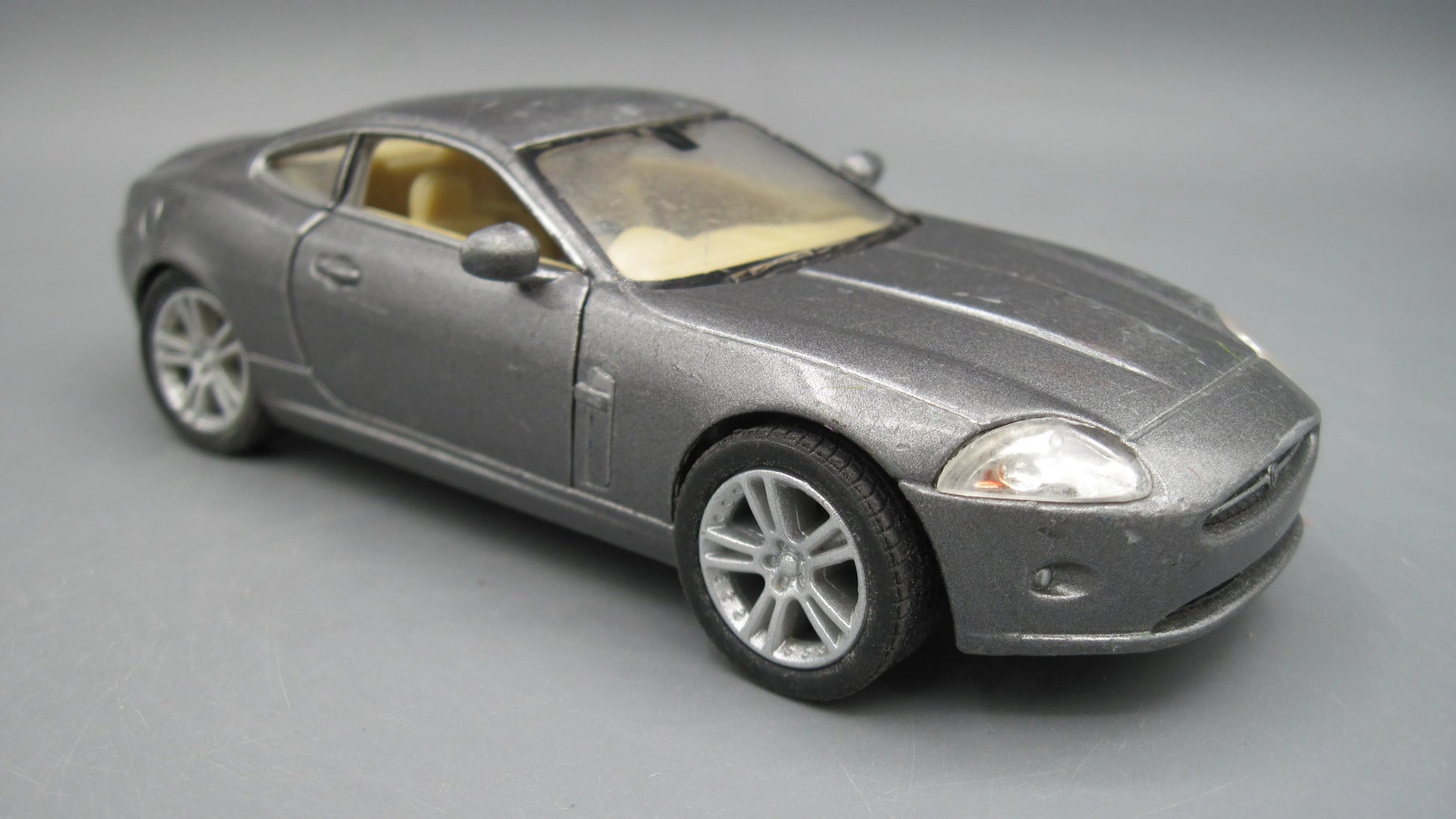 Kinsmart   Jaguar XK Coupe  Silver