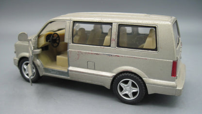 Kinsmart   Chevrolet Astro Van 2001 Beige