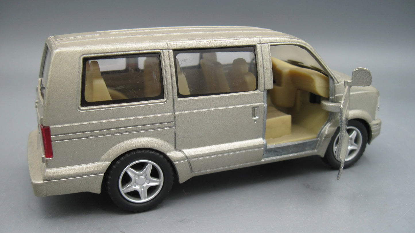 Kinsmart   Chevrolet Astro Van 2001 Beige