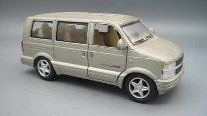 Kinsmart   Chevrolet Astro Van 2001 Beige