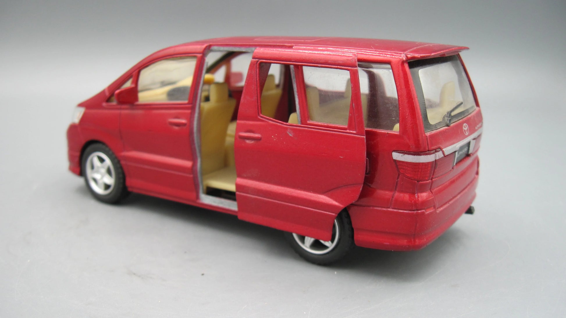 Kinsmart   Toyota Alphard  Maroon