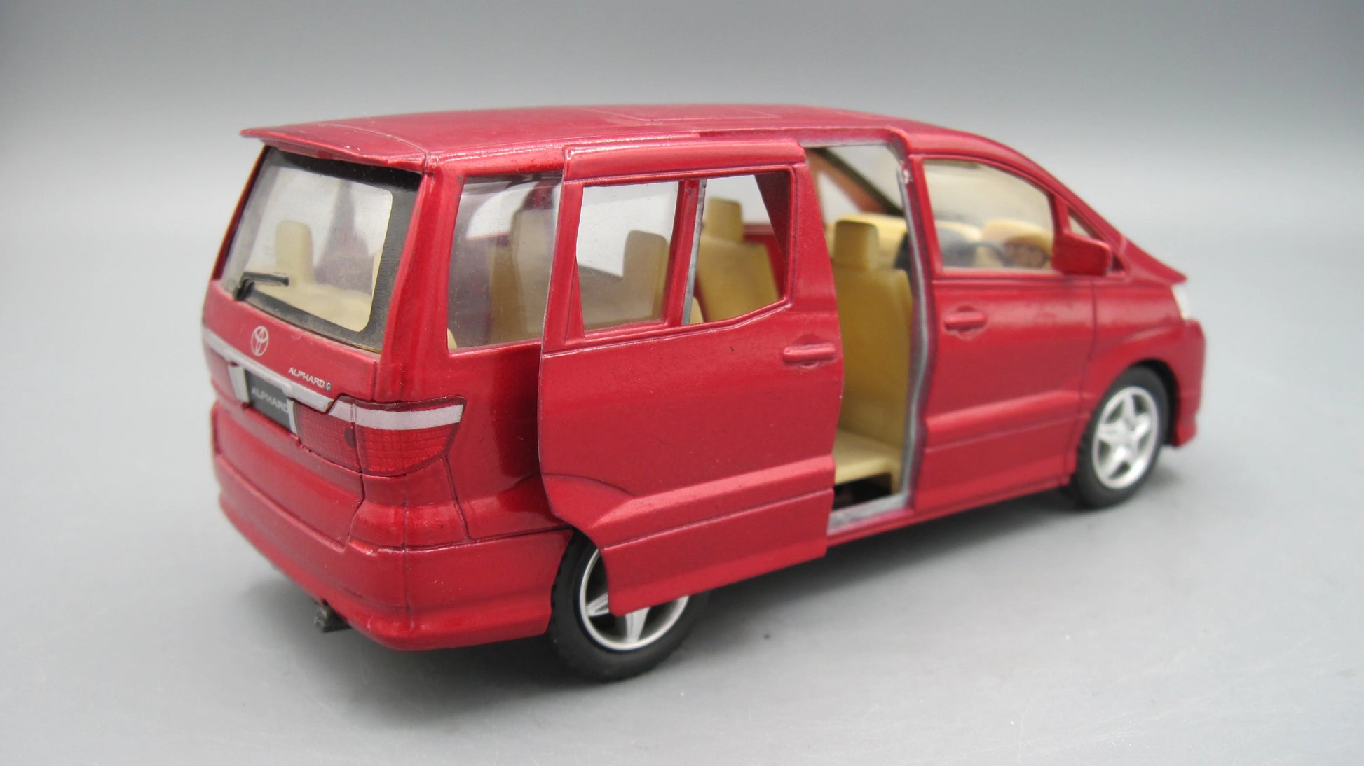 Kinsmart   Toyota Alphard  Maroon