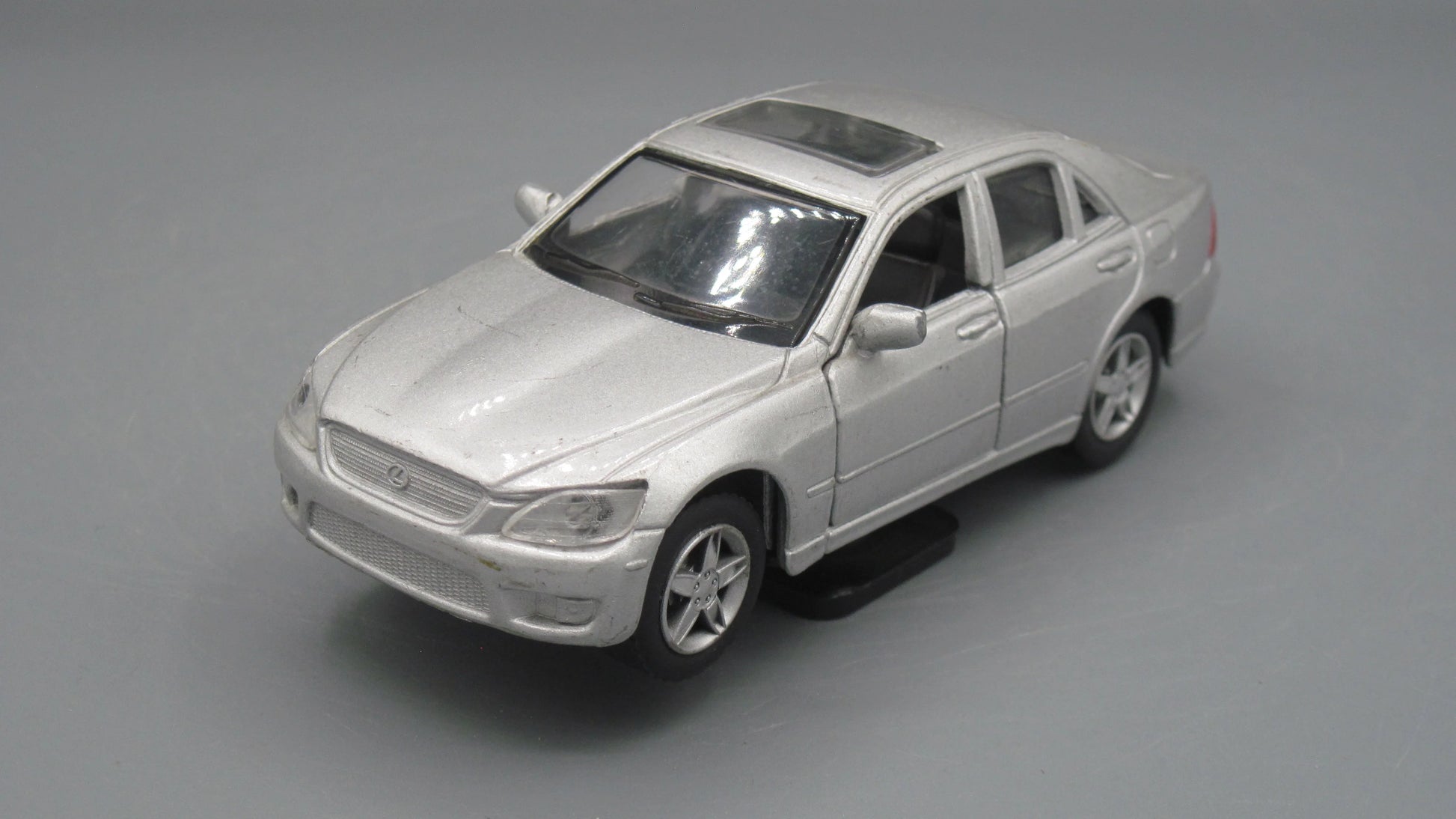 Maisto   Lexus IS 300  Silver