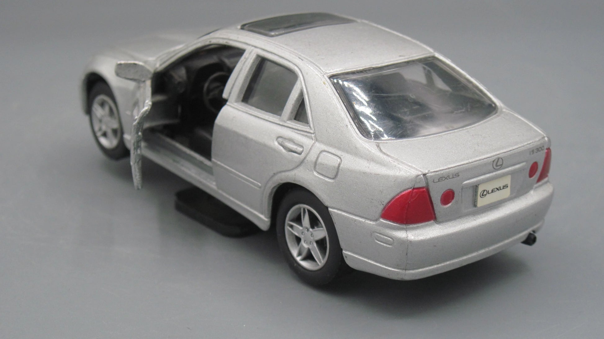 Maisto   Lexus IS 300  Silver