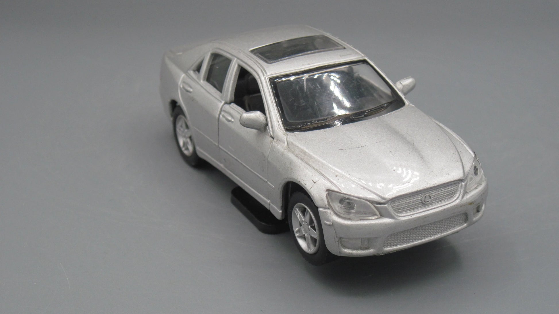 Maisto   Lexus IS 300  Silver