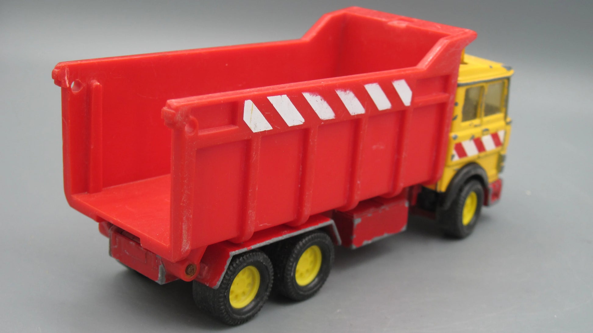 Match Box   Lveco K-139  Yellow&Red