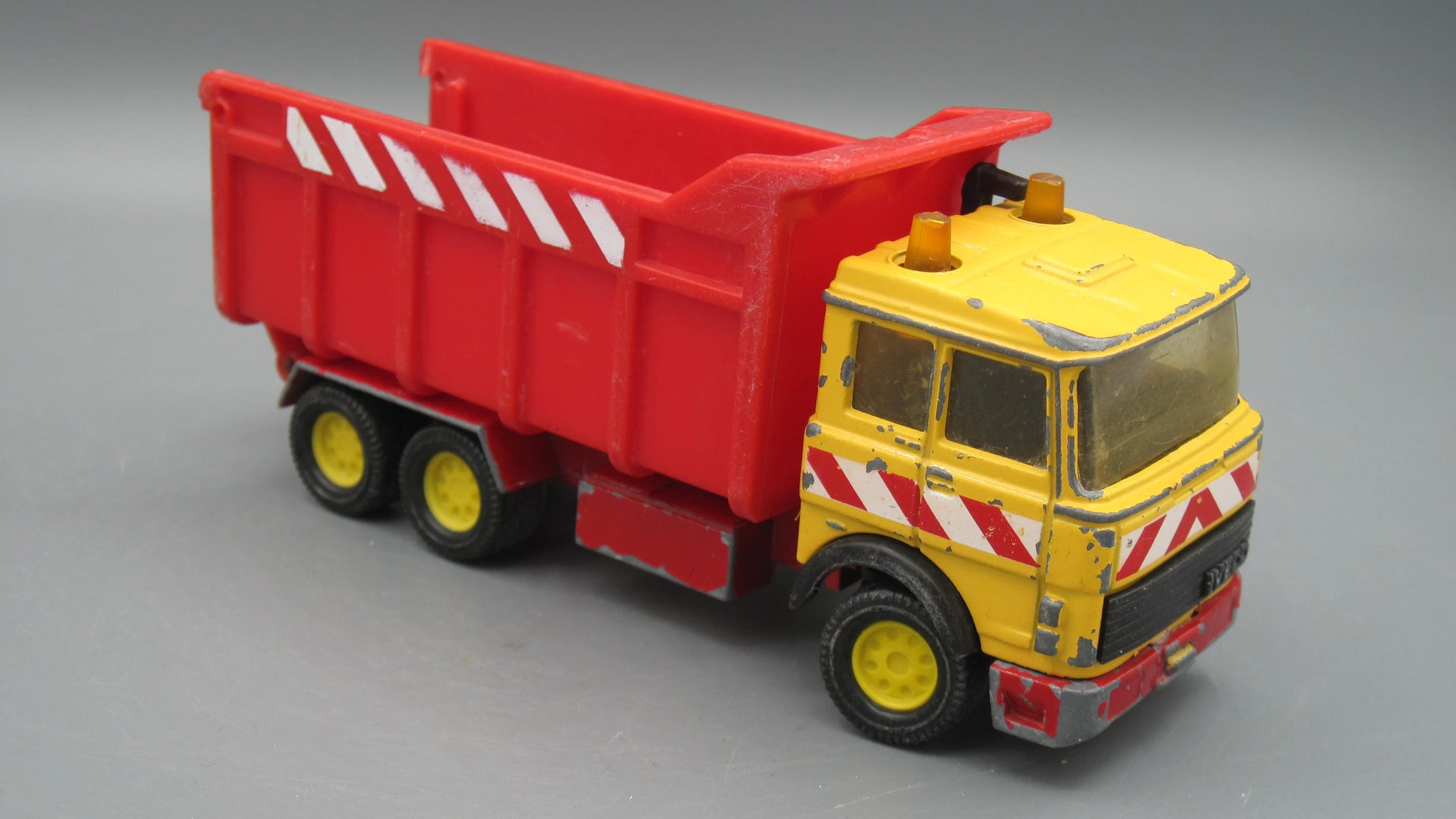 Match Box   Lveco K-139  Yellow&Red