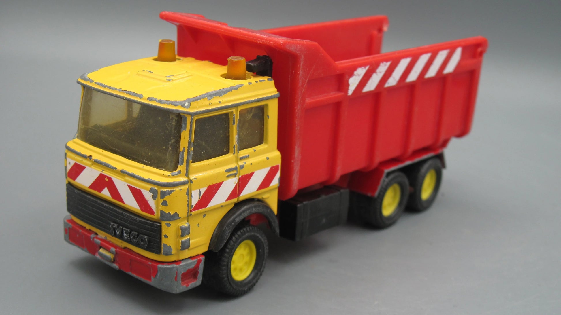 Match Box   Lveco K-139  Yellow&Red