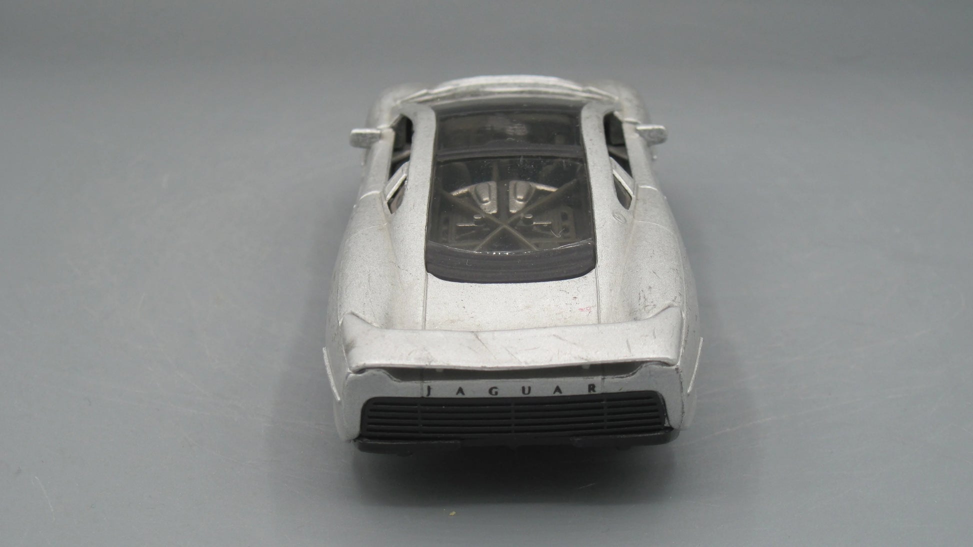 Maisto   Jaguar XJ 220  Silver 