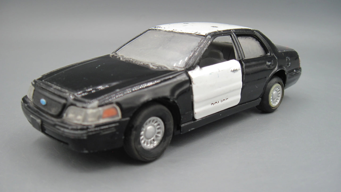 Kinsmart   Ford Crown Victoria Police Interceptor  Black & White