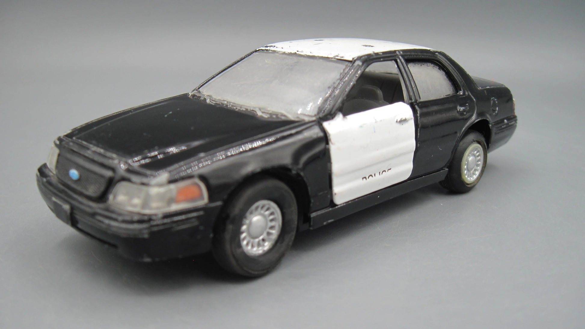 Kinsmart   Ford Crown Victoria Police Interceptor  Black & White