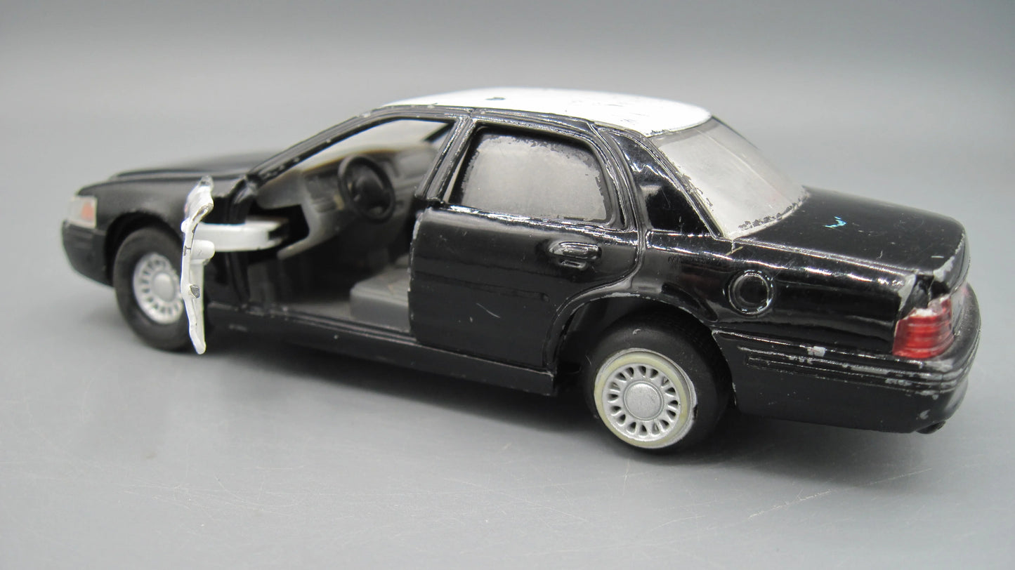 Kinsmart   Ford Crown Victoria Police Interceptor  Black & White
