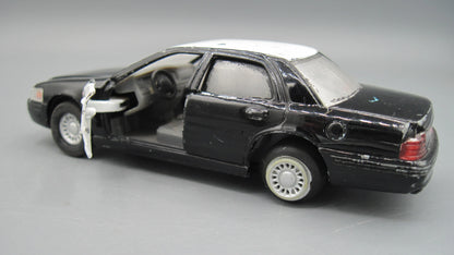 Kinsmart   Ford Crown Victoria Police Interceptor  Black & White
