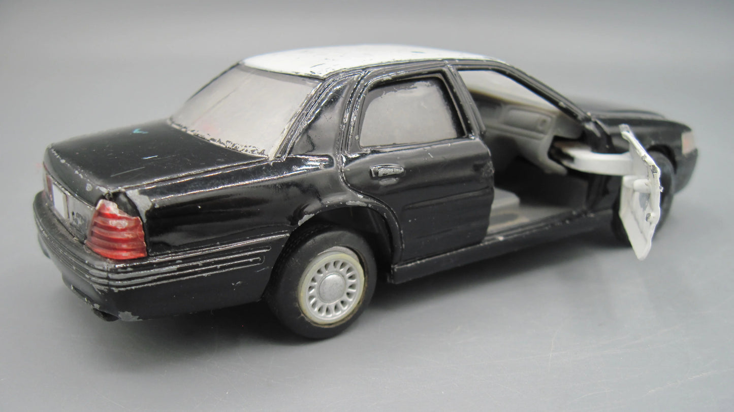 Kinsmart   Ford Crown Victoria Police Interceptor  Black & White