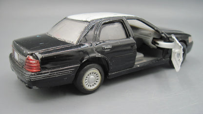 Kinsmart   Ford Crown Victoria Police Interceptor  Black & White