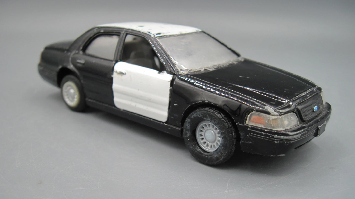 Kinsmart   Ford Crown Victoria Police Interceptor  Black & White