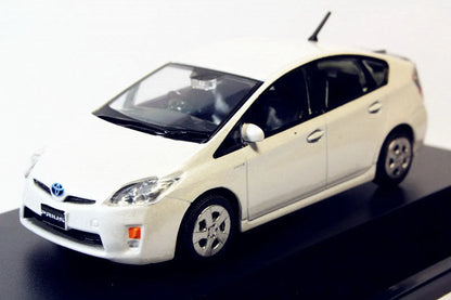    Toyota Prius  White 