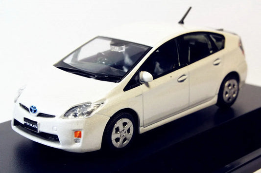    Toyota Prius  White 