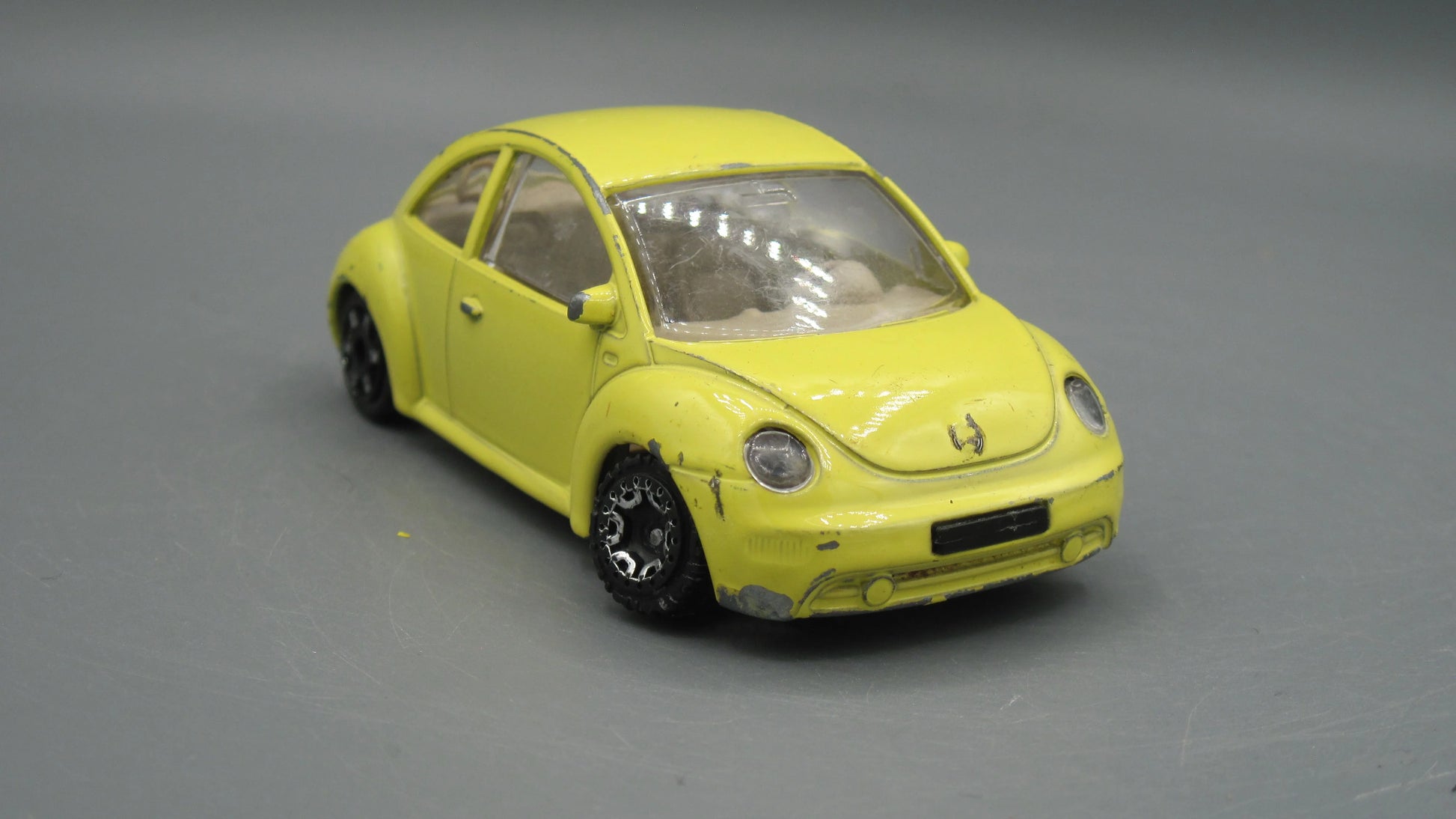 Bburago   VolksWagen New Beetle  Yellow